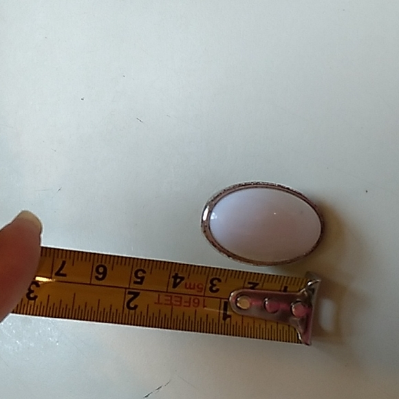 Vintage Oval-Shaped White Ring - Picture 6 of 6